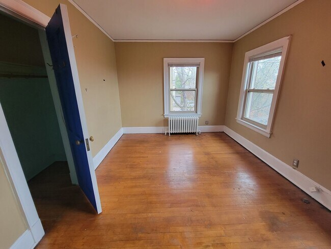 Building Photo - 2002 E 1st St