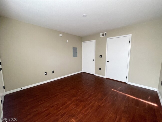 Building Photo - 555 E Silverado Ranch Blvd