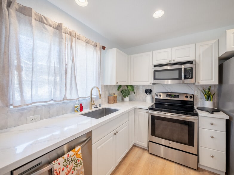 Building Photo - 1020 Kakala St