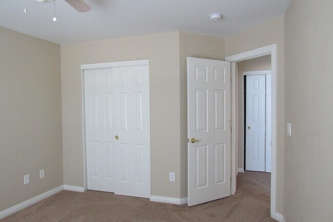 Building Photo - AMAZING 2 STORY TOWNHOME LOCATED IN A GATE...