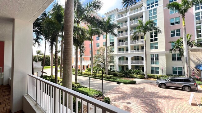 Building Photo - 806 E Windward Way