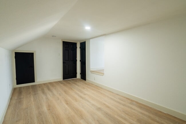 Building Photo - 1402 Bayou Shore Dr
