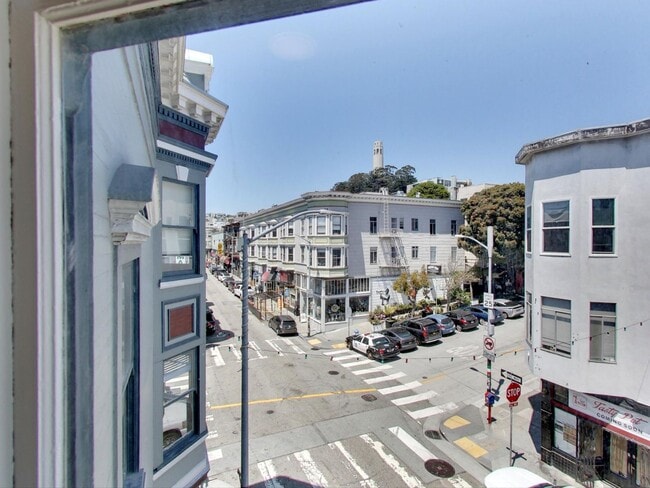 Building Photo - 1367 Grant Ave