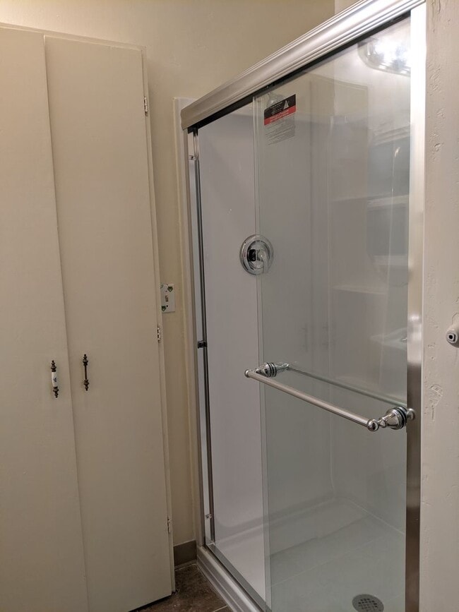 Building Photo - Nice 2-Bedroom, 1-Bath Duplex In Downtown Eugene!