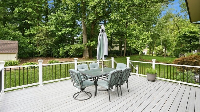 Building Photo - Newly Renovated 5 Bedroom Home With Country Porch!