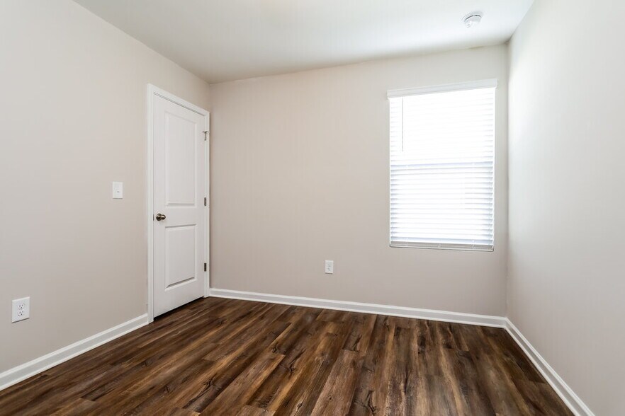 Building Photo - 3770 Place Dr
