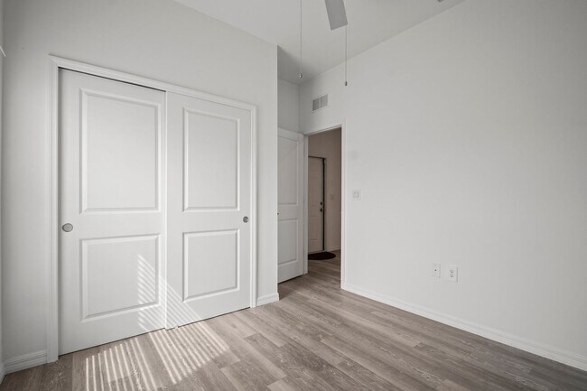 Building Photo - 4718-4718 29th St SW