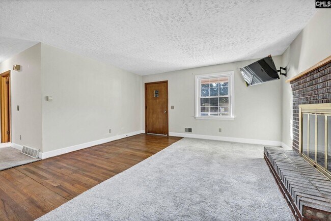 Building Photo - 1709 Woodfield Dr