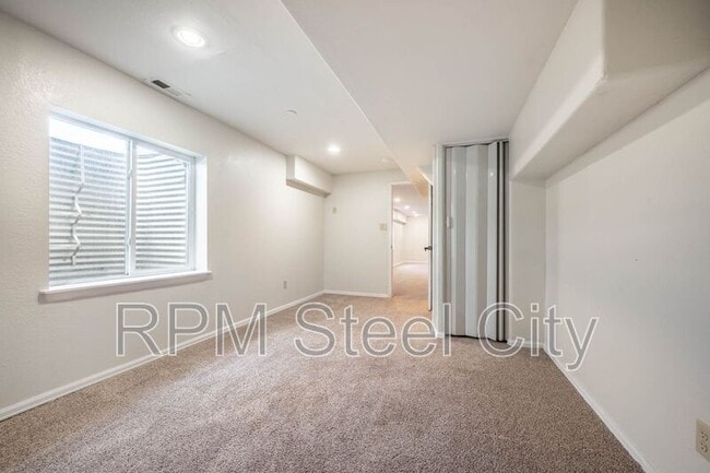 Building Photo - 265 N Paramount Ln