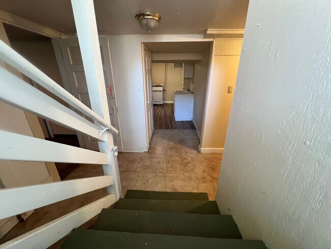 Building Photo - 11 Aldeah Ave