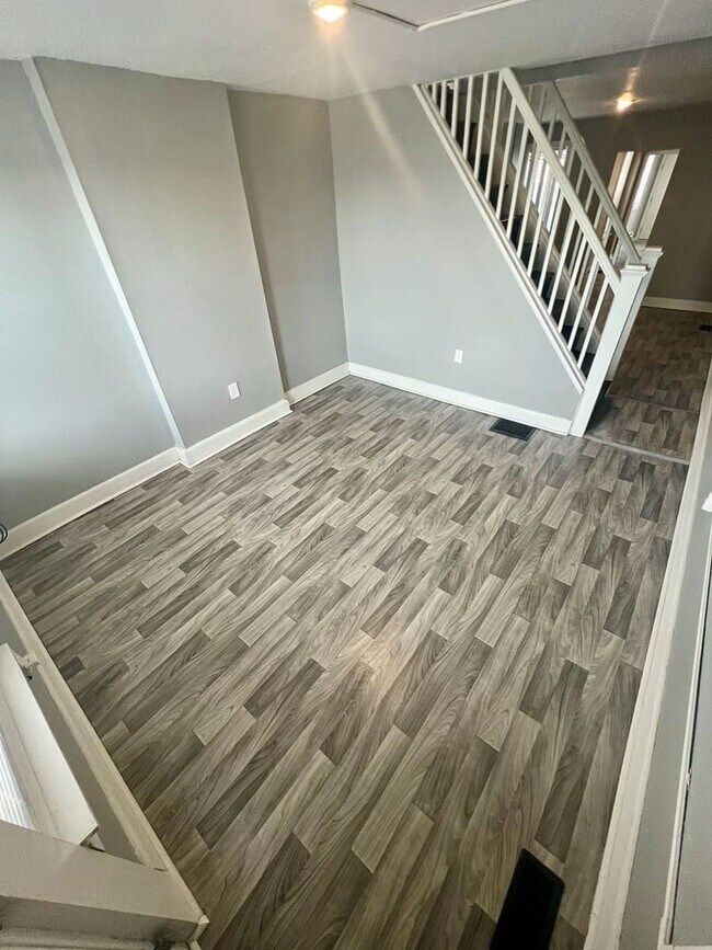 Building Photo - Newly Renovated 4BR/1BA in Wilmington - No...