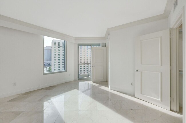Building Photo - Turnberry Towers East 804- Strip/City/Mnt Views from this Stunning 1Bd/1.5Ba Residence