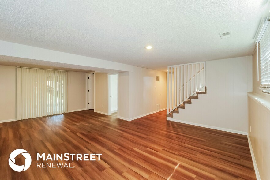 Building Photo - 513 NE Grant Dr