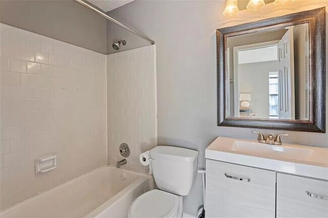 front bedroom private bathroom - 3444 Washington Way