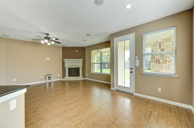 Building Photo - 18318 Russett Green Dr