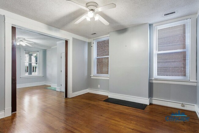 Building Photo - 507 N 32nd St