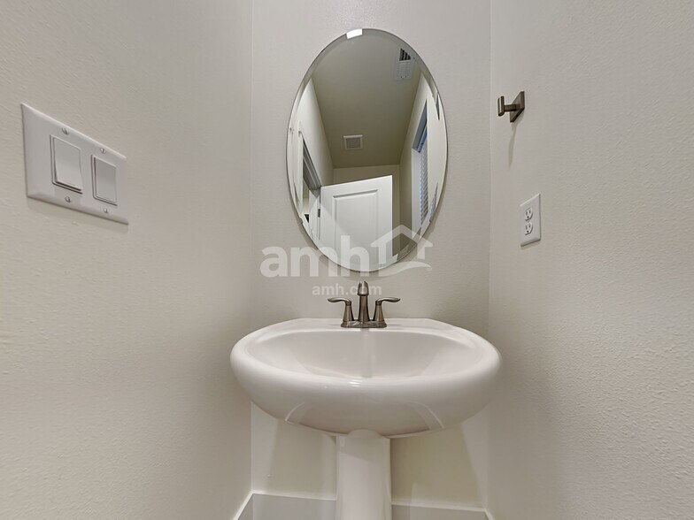 Building Photo - 9294 Shootingstar St SE