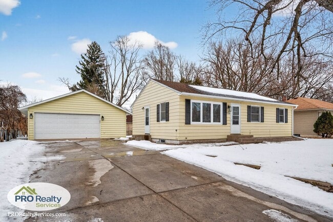 Building Photo - Recently Remodeled 3 Bedroom Home
