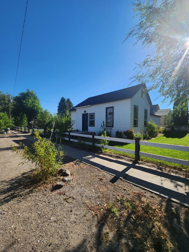 Primary Photo - Rupert 6th St Cottage