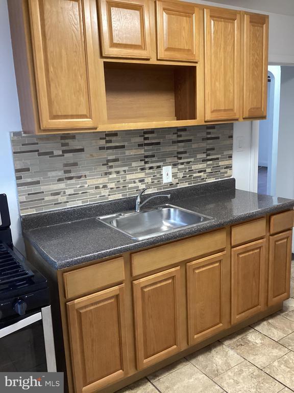 Building Photo - 615 Broadway