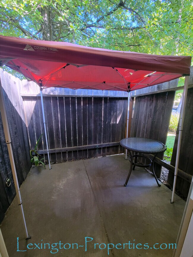 Building Photo - Beautifully Remodeled, 2BD/1BA, Condo Avai...
