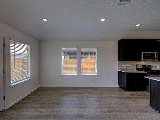 Building Photo - 112 Holmby Dr