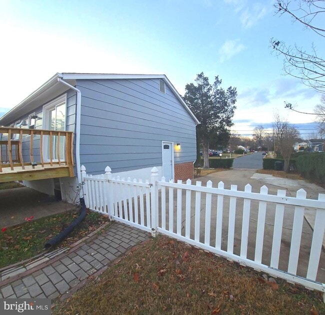 Building Photo - 4813 Lawrence St