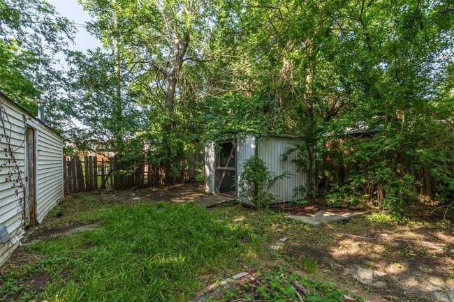 Building Photo - 306 W Mimosa Dr
