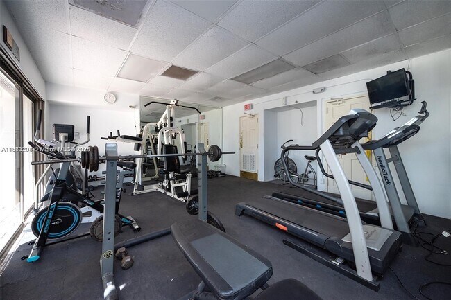 Building Photo - 20500 W Country Club Dr