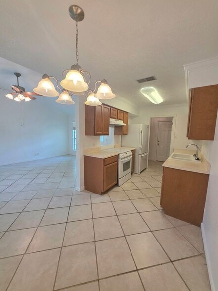 Building Photo - 15208 Spring Hill Ln