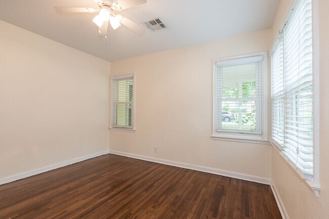 Building Photo - Beautiful 2 Bedroom, 1 Bath Home Coming Soon!