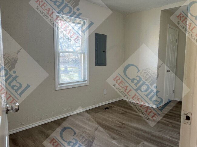 Building Photo - Great 4 Bedroom!!!