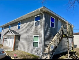 Building Photo - 806 Center St