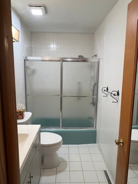 Building Photo - 22 Ansel Ave