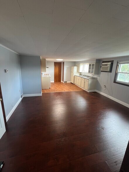 Building Photo - 5636 Trenton Rd