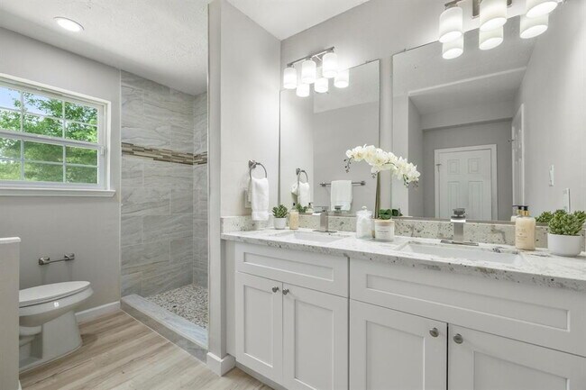 Building Photo - Remodeled 3-Bed Home with Office & Deck in...