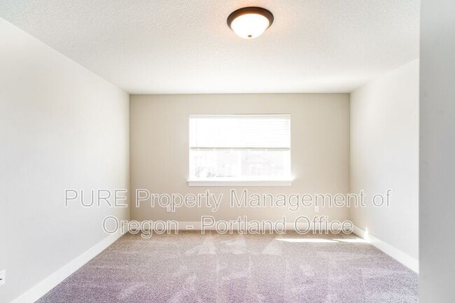 Building Photo - 1734 NE Gilbert Ln