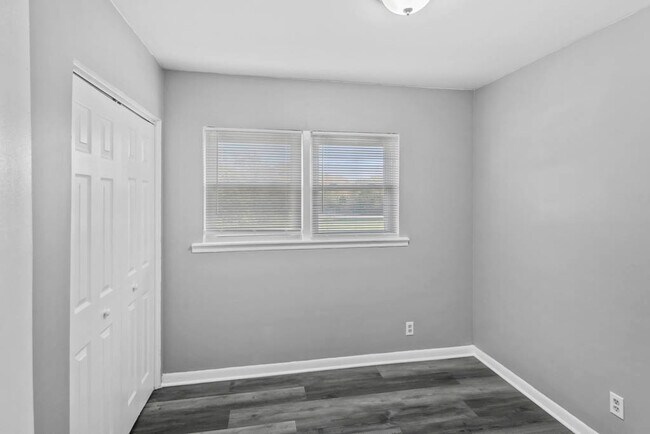 Building Photo - 991 Tollview Ave