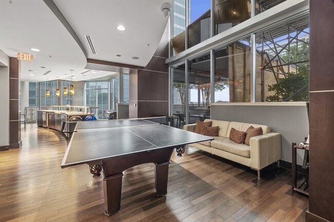 Building Photo - 360 Nueces St