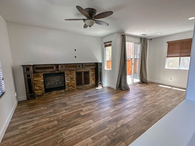 Building Photo - COMING SOON! 3 Bedroom Home for Rent in Valencia!
