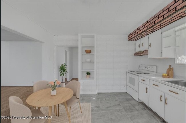 Building Photo - 53 Sobieski St