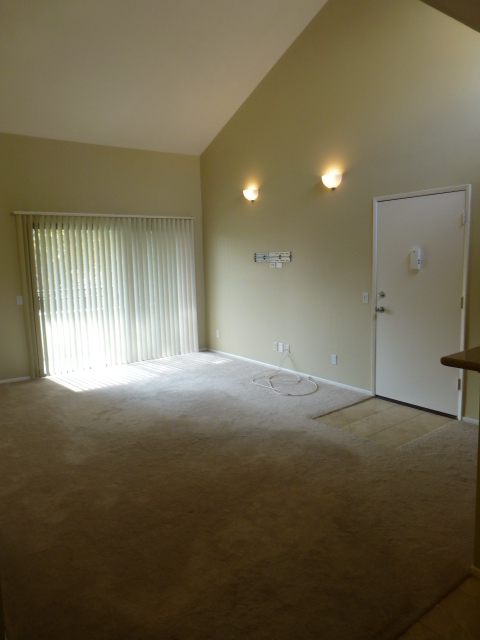 Building Photo - 1 Bedroom Condo in Canyon Country!