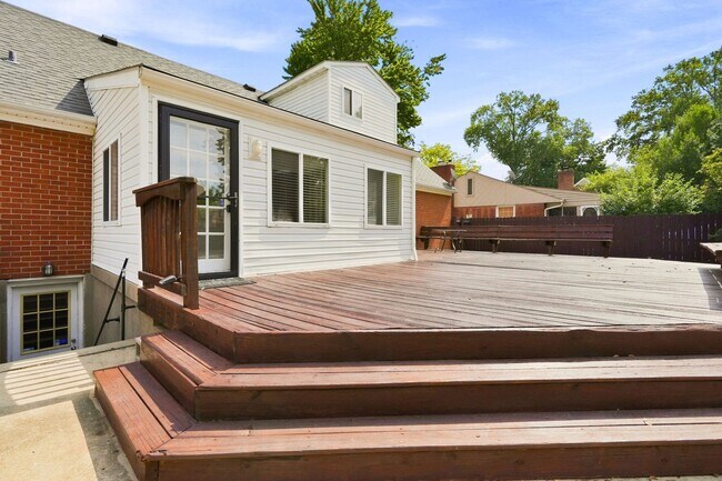 Building Photo - 912 Beechwood Rd