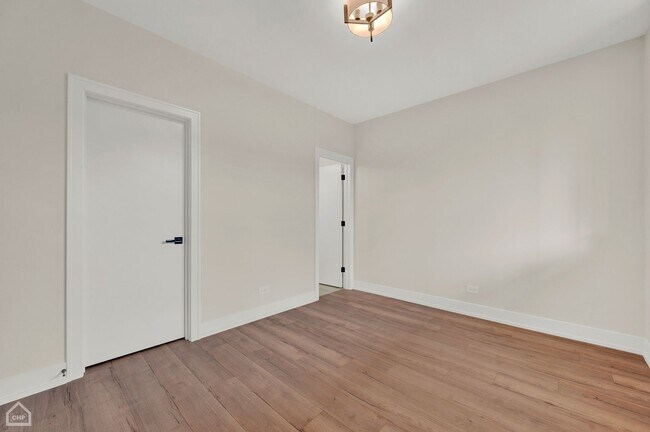 Building Photo - 4609 S St Lawrence Ave