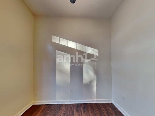 Building Photo - 105 Redrock Ct