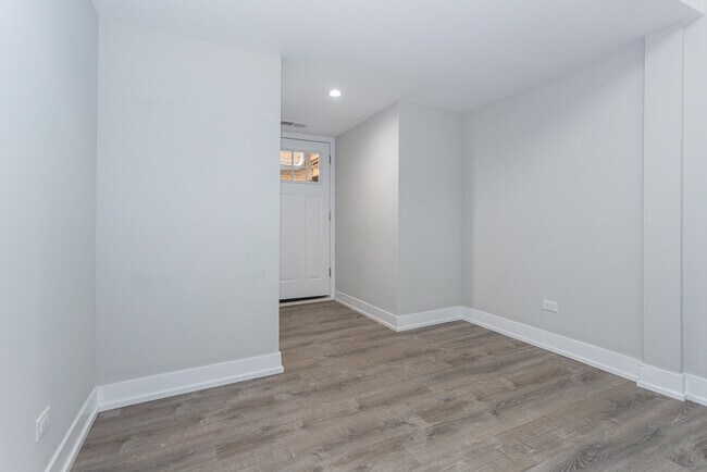 Building Photo - 921 Crain St