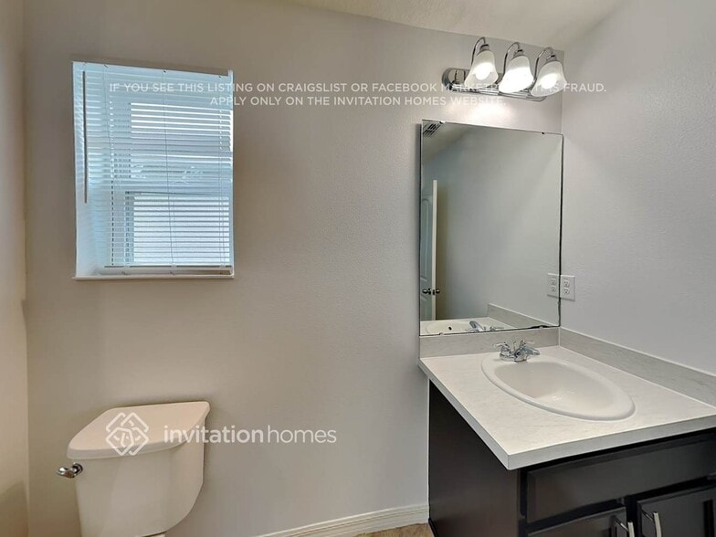 Building Photo - 10420 Laguna Plains Dr