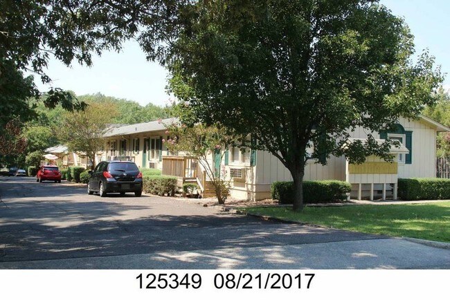 Primary Photo - 936 Morreene Rd