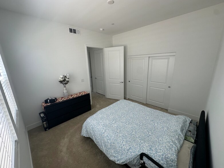 Building Photo - 24392 Calle La Roca