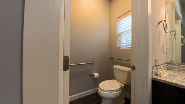 Building Photo - 6892 Baudelaire
